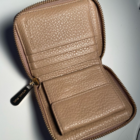 Michael Kors Wallet - Picture 2 of 3